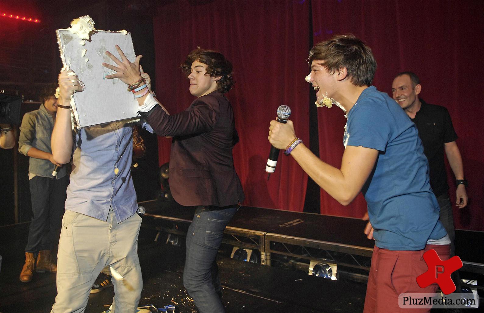 One Direction perform live at G-A-Y nightclub photos | Picture 80758